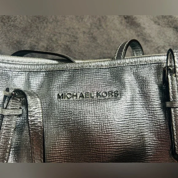 Authentic Michael Kors purse with wallet - Picture 4 of 14